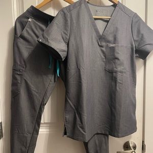 Figs Graphite Small pants, small top set